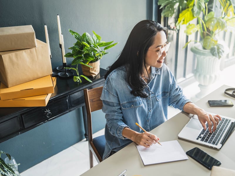 Women on a computer managing her business